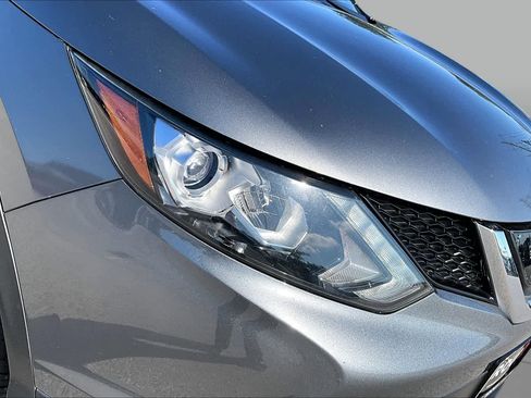 Used 2017 Nissan Rogue Sport SL w/ SL Premium Package FWD image 28