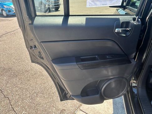 Used 2017 Jeep Patriot High Altitude AWD/4WD image 14