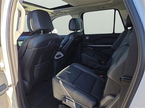 New 2025 Lincoln Navigator L Reserve image 10