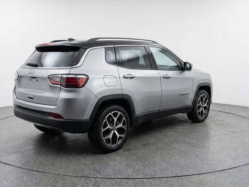 Used 2025 Jeep Compass Limited AWD/4WD image 9