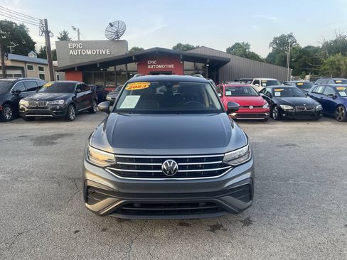 Used 2023 Volkswagen Tiguan SE FWD image 2