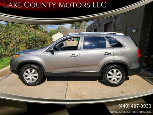 Used 2011 Kia Sorento LX w/ Convenience Pkg image 1