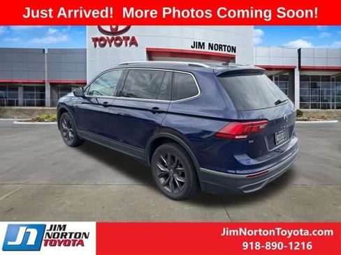 Used 2023 Volkswagen Tiguan SE w/ Panoramic Sunroof Package FWD image 6