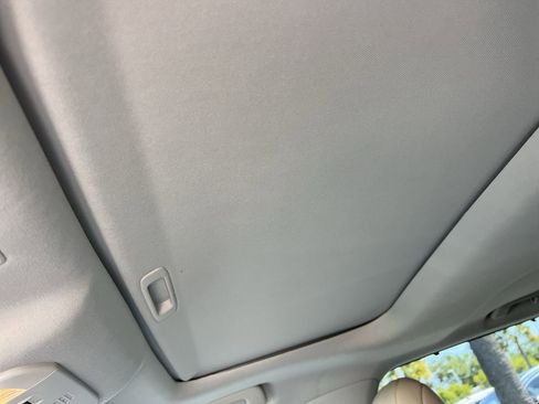 Used 2021 Toyota Highlander XLE AWD/4WD image 28