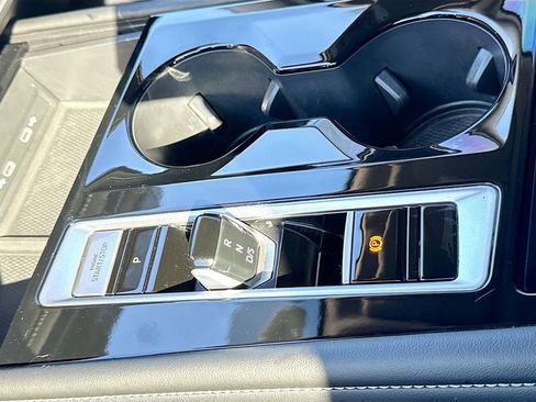 Used 2024 Volkswagen Atlas SE image 21