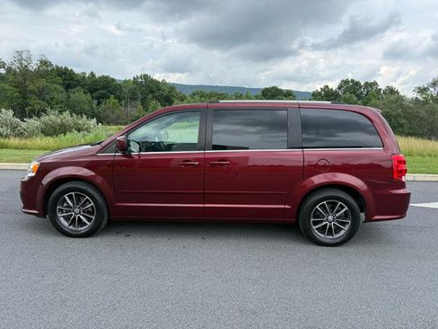 Used 2017 Dodge Grand Caravan SXT FWD image 5