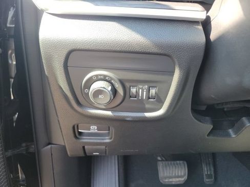 Used 2023 Jeep Grand Cherokee Limited AWD/4WD image 40