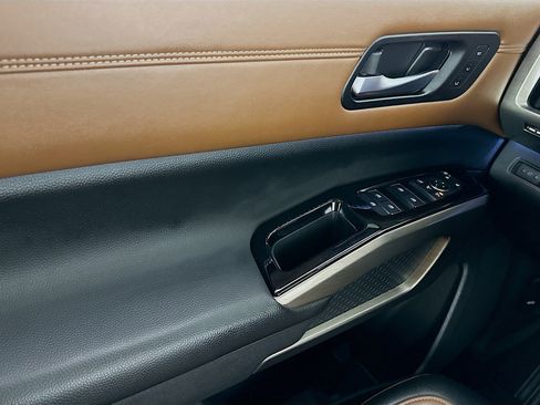 Used 2023 Nissan Pathfinder Platinum w/ Cargo Package image 15