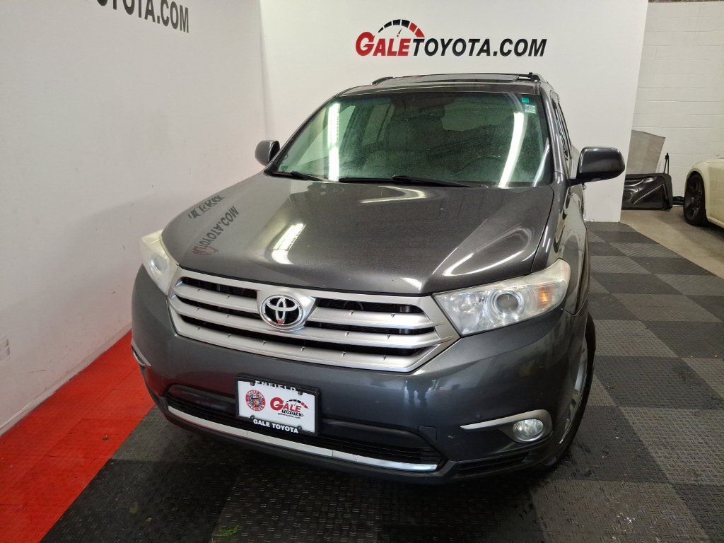 Used 2012 Toyota Highlander Limited w/ Tow Pkg AWD/4WD image 3