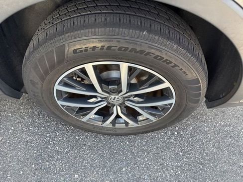 Used 2020 Volkswagen Tiguan SE w/ Panoramic Sunroof Package FWD image 6