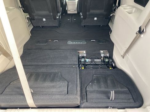 Used 2023 Chrysler Pacifica Touring-L image 38