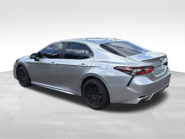 Used 2023 Toyota Camry SE FWD image 3