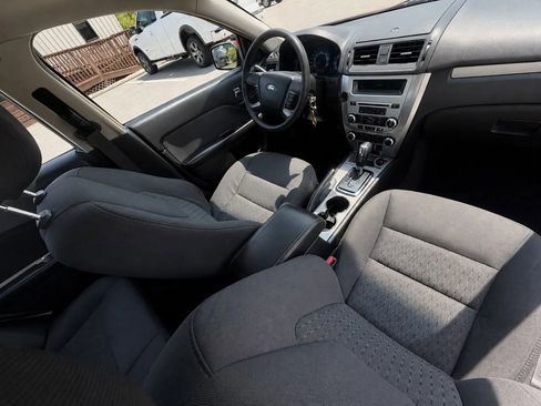 Used 2010 Ford Fusion SE FWD image 3