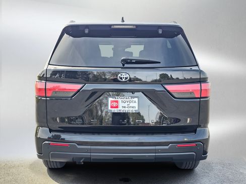Used 2023 Toyota Sequoia SR5 w/ SR5 Premium Package AWD/4WD image 39