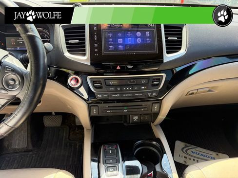 Used 2017 Honda Pilot Touring image 14