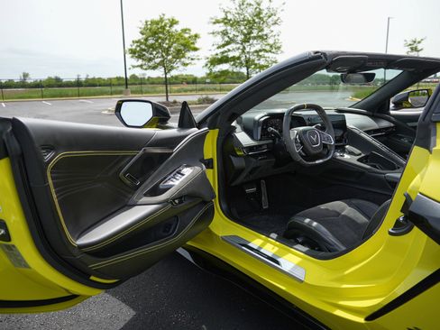 Used 2023 Chevrolet Corvette Z06 w/ Stealth Interior Trim Package RWD image 11
