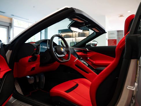 Used 2024 Ferrari Roma Spider image 9