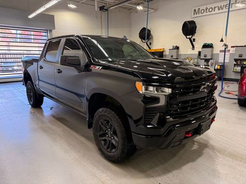 Used 2024 Chevrolet Silverado 1500 LT Trail Boss w/ Convenience Package II image 7