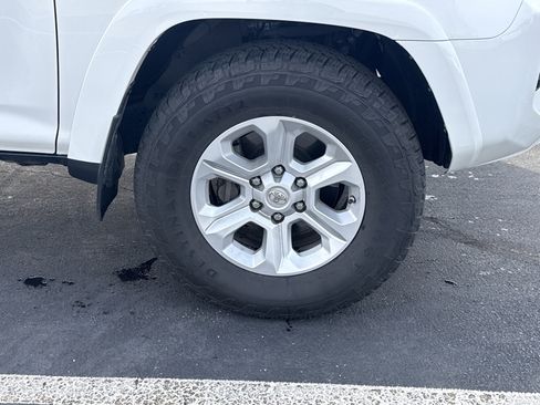 Used 2018 Toyota 4Runner SR5 Premium image 13