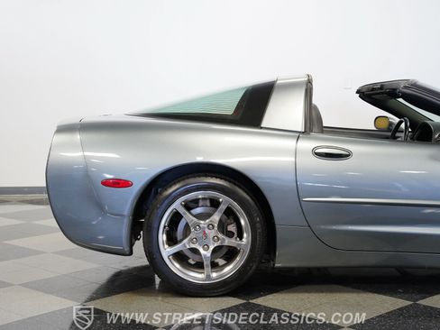 Used 2003 Chevrolet Corvette Coupe w/ Preferred Equipment Group RWD image 30