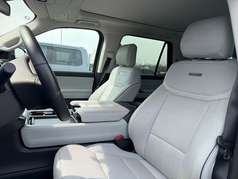 Used 2025 Ford Expedition Max Platinum w/ Platinum Ultimate Package AWD/4WD image 16