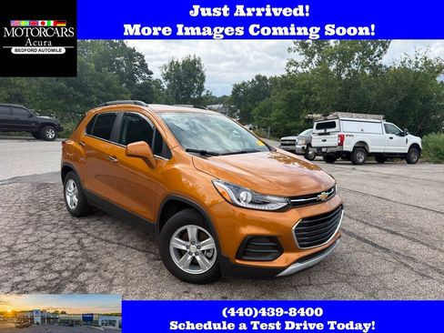 Used 2017 Chevrolet Trax LT w/ Sun & Sound Package FWD image 1