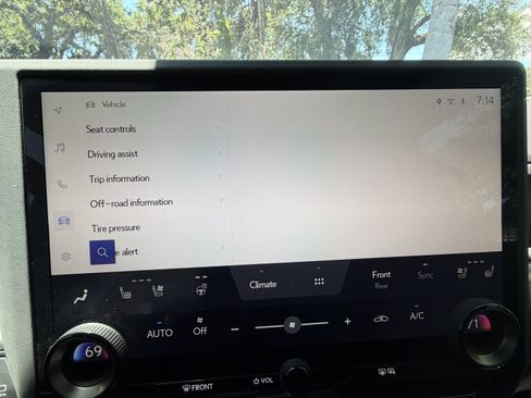 Used 2024 Lexus GX 550 w/ Accessory Package (Z1) AWD/4WD image 25