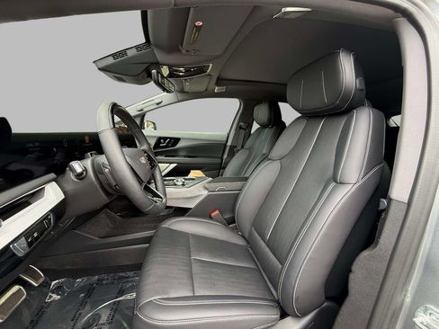 Used 2025 Cadillac Optiq Sport 2 w/ LPO, Floor Liner Package AWD/4WD image 2