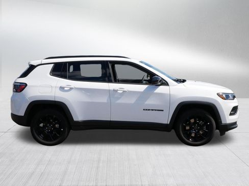 Used 2026 Jeep Compass Latitude AWD/4WD image 8