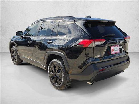 Used 2021 Toyota RAV4 LE image 8
