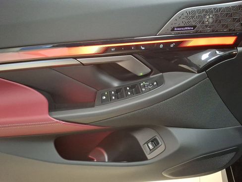 Used 2025 BMW i5 eDrive40i w/ M Sport Package image 9