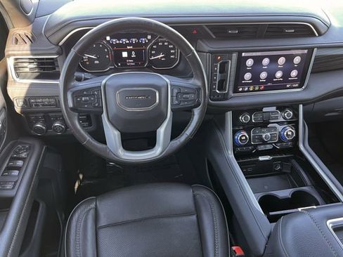 Used 2021 GMC Yukon Denali w/ Denali Premium Package image 13
