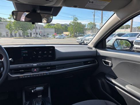 Used 2025 Kia K4 LXS image 34