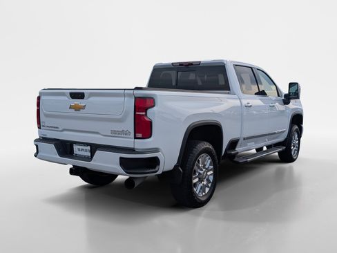Used 2025 Chevrolet Silverado 2500 High Country w/ High Country Premium Package AWD/4WD image 6