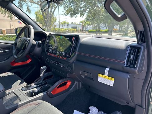 New 2025 Nissan Frontier PRO-4X w/ Pro Convenience Package image 38