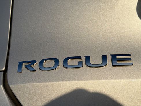 Used 2019 Nissan Rogue SL w/ Premium Package image 11