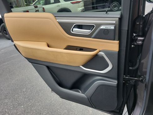 Certified 2025 INFINITI QX80 Luxe AWD/4WD image 15