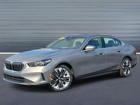 Used 2026 BMW 530i RWD image 1