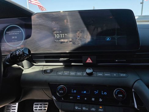 Used 2025 Hyundai Elantra SEL FWD image 15