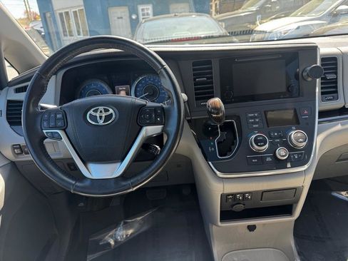Used 2015 Toyota Sienna XLE w/ XLE Navigation Package AWD/4WD image 21