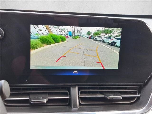 Used 2025 Chevrolet Trax LT FWD image 18