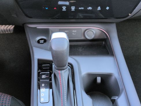 New 2026 Nissan Sentra SR w/ Floor Mat Package FWD image 25
