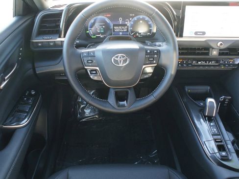 Used 2025 Toyota Crown Platinum image 5