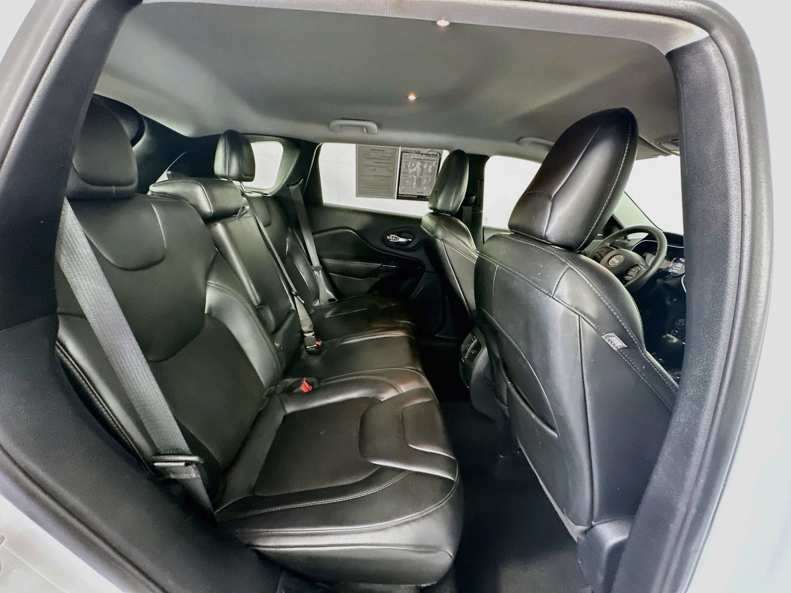 Used 2020 Jeep Cherokee Latitude Plus FWD image 24
