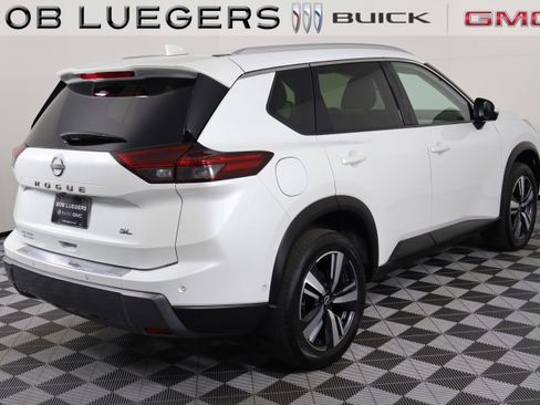 Used 2024 Nissan Rogue SL image 6