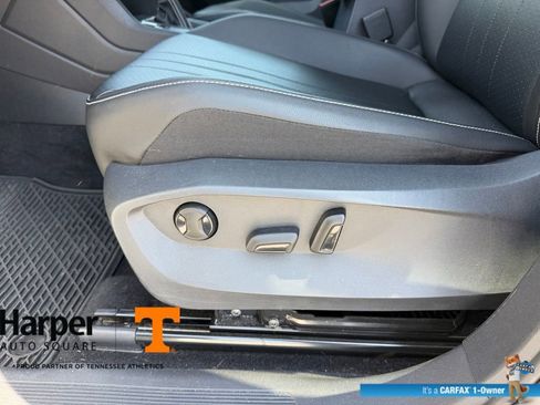 Used 2022 Volkswagen Tiguan SE image 19