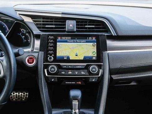 Used 2019 Honda Civic Touring image 16