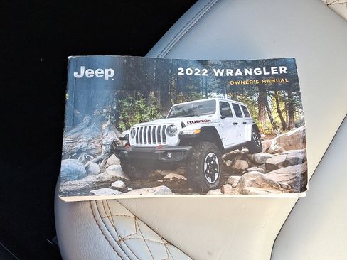 Used 2022 Jeep Wrangler Unlimited Sahara image 24