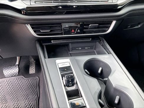 Used 2024 Volkswagen Atlas SE FWD image 31