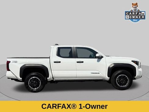 Used 2025 Toyota Tacoma TRD Off-Road AWD/4WD image 2